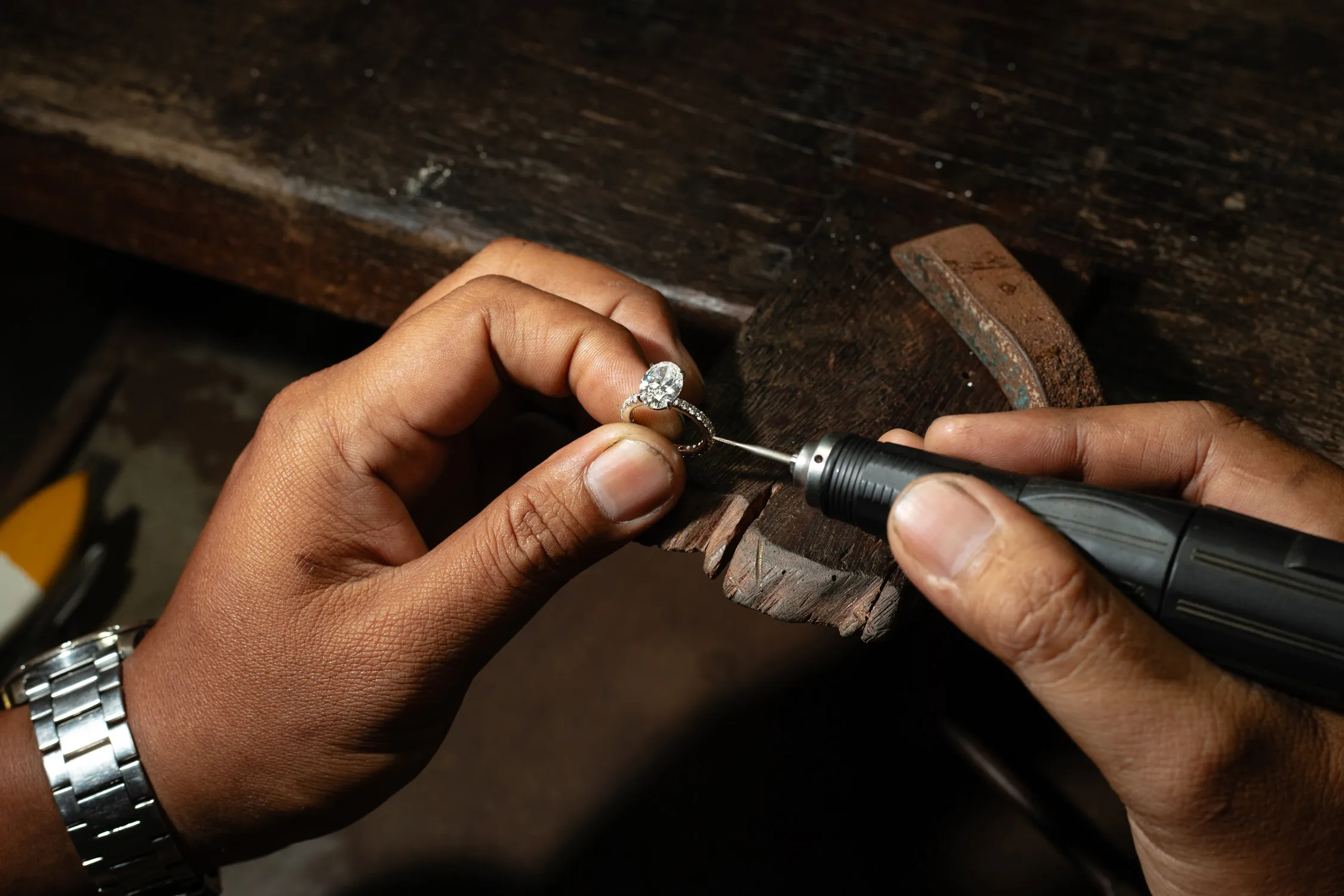 Jewellery manufacturing Bangkok Jay Gems atelier craftsman